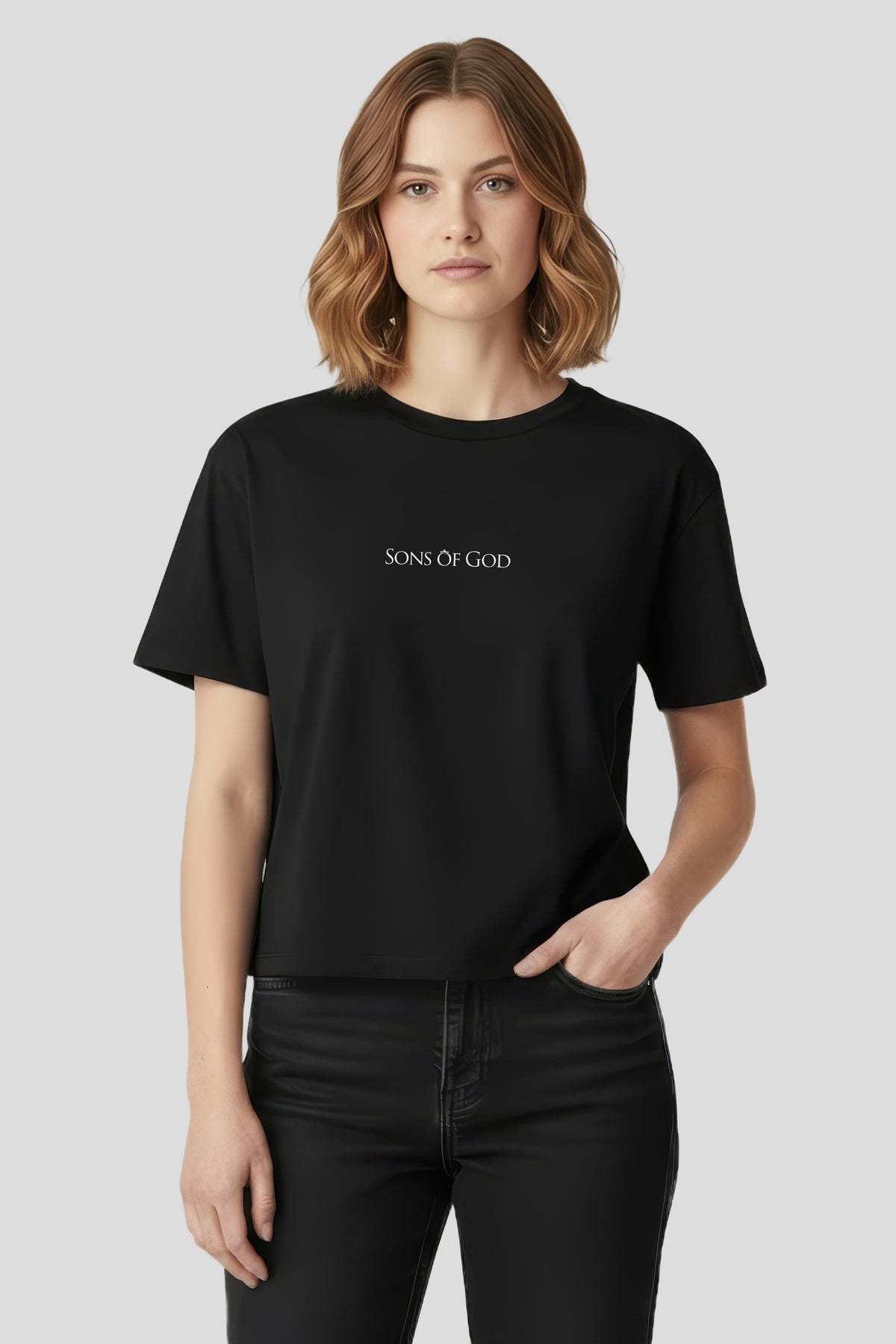 Schwarze Damen Boxy T‑Shirt in kurzer Länge aus 100 % Baumwolle mit lockerer Passform und 3D‑Logo