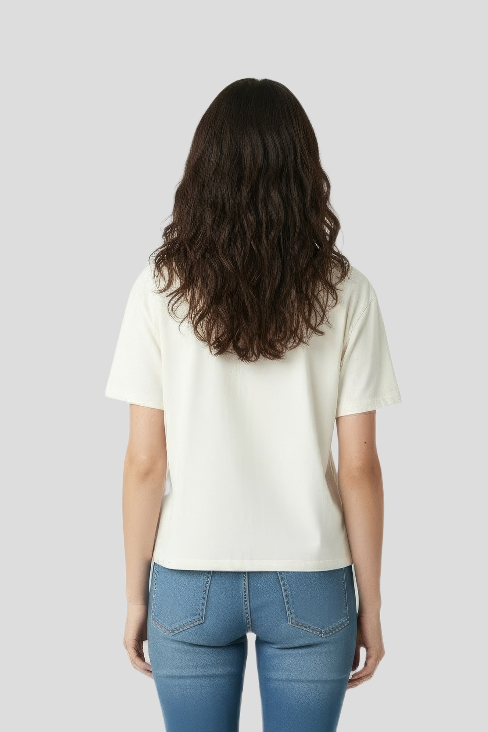 Beige Damen Boxy T‑Shirt in kurzer Länge aus 100 % Baumwolle mit lockerer Passform und 3D‑Logo